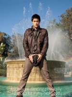 harry-shum-jr-shirtless-yellow-magazine-11082010-01-435x580.jpg