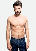 Charlie Weber 3.jpg