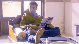 Riz-Ahmed-Feet-3410716.jpg