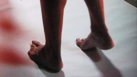 Julie-Bowen-Feet-3.jpg