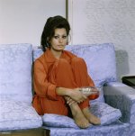 Sophia-Loren-Feet-2556012.jpg