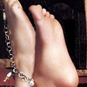 Katherine Heigl Big foot harem dancer closeup