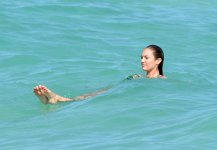 Candice-Swanepoel-Feet-1255155.jpg
