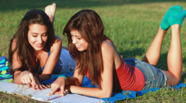 College-Roommates-Studying-Outside-700x389.png