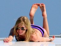 Avril-Lavigne-Feet-628690.jpg