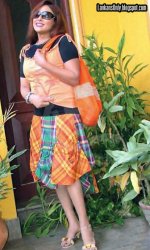 5749811984_76b9025e5a_zSri Lankan Girls Feet.jpg