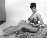 Bettie-Page-Feet-334764.jpg