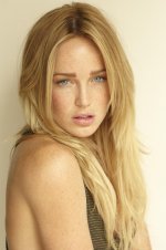 caity-lotz1.jpg