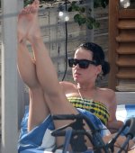 Katy-Perry-Feet-1062871.jpg