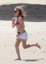 Avril-Lavigne-Bikini-Pictures-Mexico.jpg