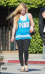 Avril-Lavigne-Feet-1313271.jpg