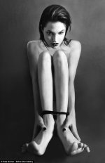 Angelina-Jolie-Feet-1880075.jpg