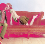 Pinkadelicized couch kiss.png
