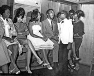 Ronnie-Spector-Dee-Dee-Sharp-Cassius-Clay-Dionne-Warwick-Stevie-Wonder-backstage-at-The-Apollo-1.jpg