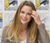 2A7E2F6B00000578-3159717-Ring_of_truth_to_it_Melissa_Benoist_was_seen_wearing_a_sparkler_-m-68_1.jpg