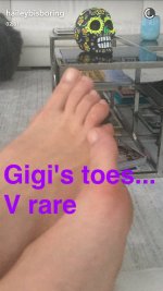 Gigi-Hadid-Feet-2309671.jpg