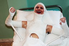 victoria__justice_ticklish_situation_in_hospital_by_pepecoco-da1l729.jpg