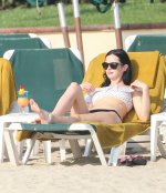 Krysten-Ritter-Feet-2233436.jpg