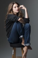 Shailene-Woodley-Feet-2060460.jpg