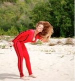 mariah-carey-beach-06jan16-01.jpg