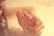 Lights-Feet-513096.jpg