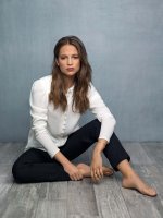 alicia-vikander-portraits-for-jason-bourne-20165.jpg