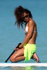 Rihanna-Feet-592068.jpg