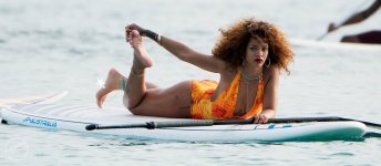 Rihanna-Feet-1813290.jpg