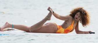 Rihanna-Feet-1813293.jpg