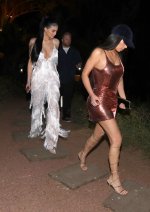 kylie-jenner-and-kim-kardashian-out-in-costa-rica_3.jpg