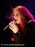 Simone Simons Singing.jpg