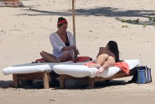 Emily-Ratajkowski-Feet-2685175.jpg