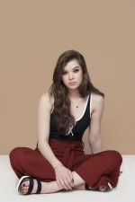 Hailee-Steinfeld-Feet-2938890.jpg