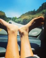 Zoe-Saldana-Feet-2259694.jpg