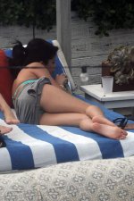 selena_deliciou_gomez_feet_6_by_lenafeet-dc25e7k.jpg