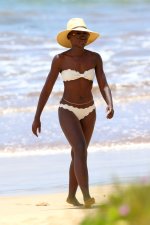 Lupita-Nyongo-Feet-1352180.jpg