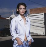 Winona_Ryder-Terry_O'Neill_PS_(1989)_02.jpg