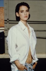 Winona_Ryder-Terry_O'Neill_PS_(1989)_07.jpg
