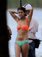 9Selena-Gomez-Vanessa-Hudgens-Bikini-032712.jpg