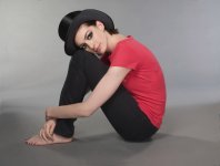 Anne-Hathaway-Feet-102573.jpg