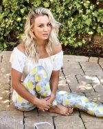 Kaley-Cuoco-Feet-3423515.jpg