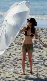 Avril-Lavigne-Feet-269812.jpg