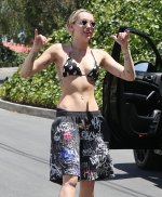 miley-cyrus-in-bikini-top-out-and-about-in-los-angeles-04-30-2015_7.jpg