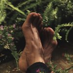 Halle-Berry-Feet-4370325.jpg