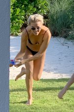 Megyn-Kelly-Feet-4.jpg