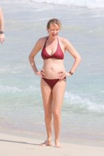 Uma-Thurman-Feet-4.jpg