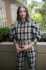 thomasin-mckenzie-attends-jojo-rabbit-press-conference-at-the-four-seasons-hotel-in-beverly-hill.jpg