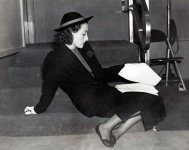 Joan-Crawford-Feet-3270674.jpg