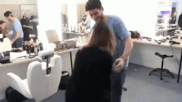 OT 17 - Cepeda hace cosquillas a Noemi Galera.gif