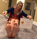 supergirl_s_big_feet_2_by_mydnyte_soles_ddjfv7y-pre.jpg